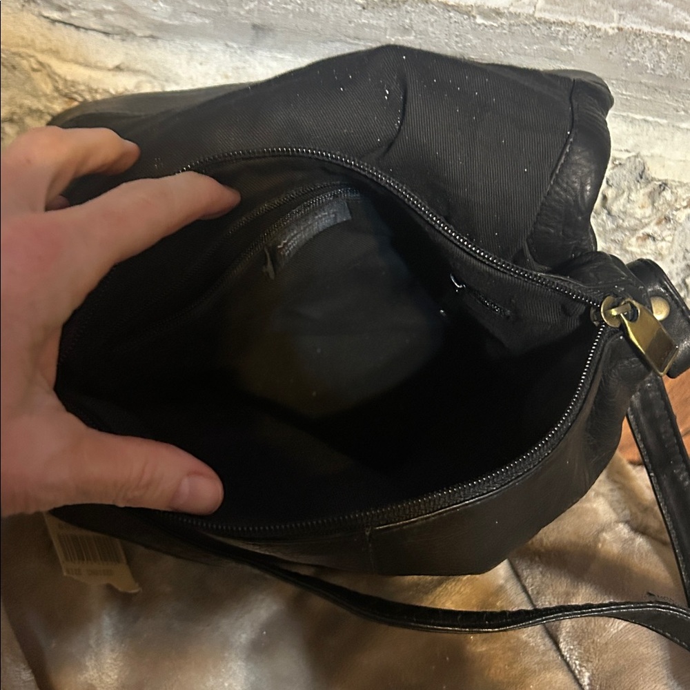NWT Wilson’s Leather Buttery Soft Crossbody - Picture 4 of 8